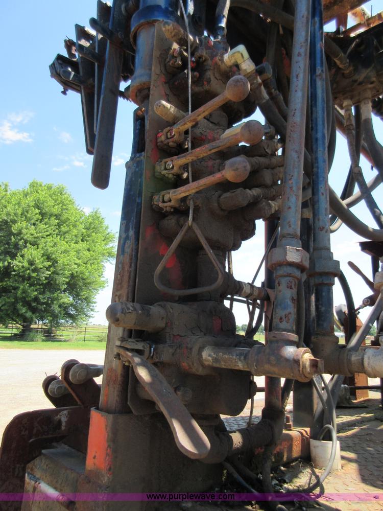 image for item D2474 1991 International 4600 modified swab rig