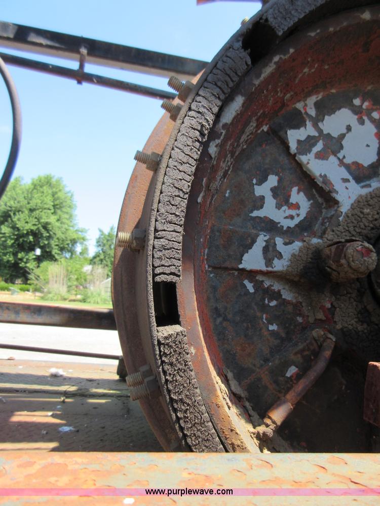 image for item D2474 1991 International 4600 modified swab rig