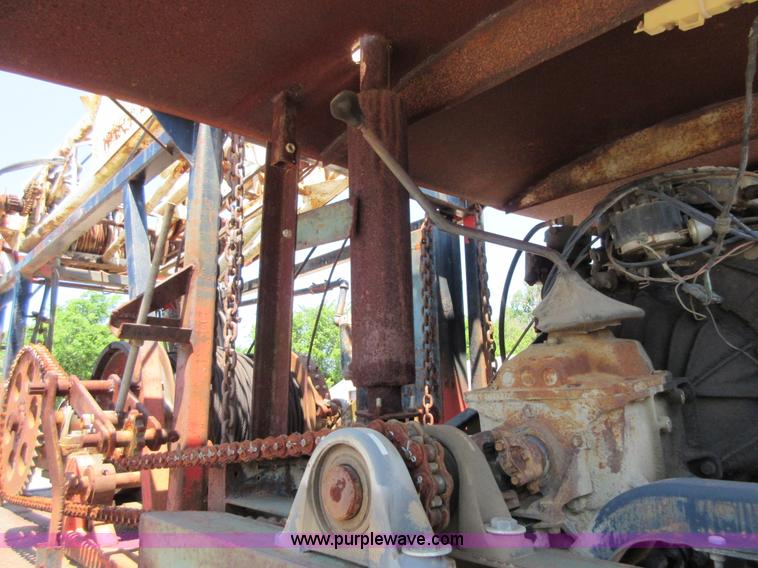 image for item D2474 1991 International 4600 modified swab rig