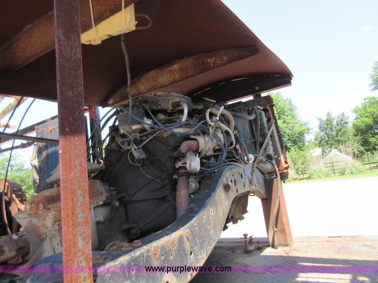 image for item D2474 1991 International 4600 modified swab rig