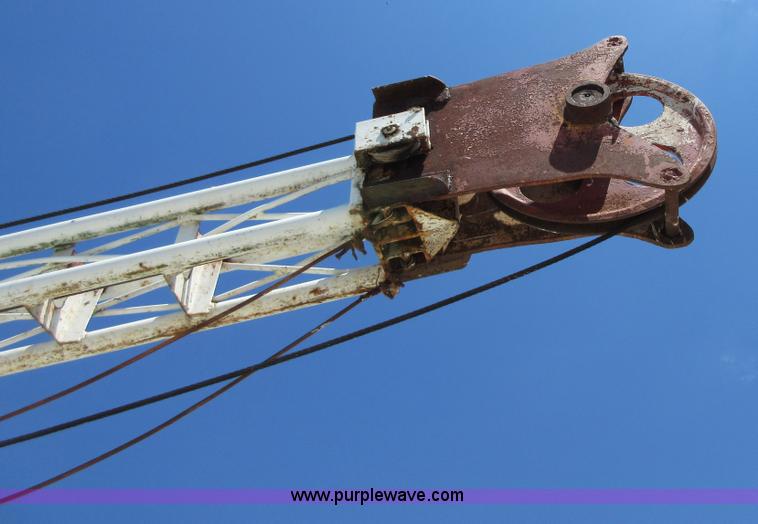 image for item D2474 1991 International 4600 modified swab rig