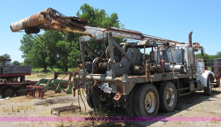 image for item D2475 1981 Marmon TT04C198RM workover rig
