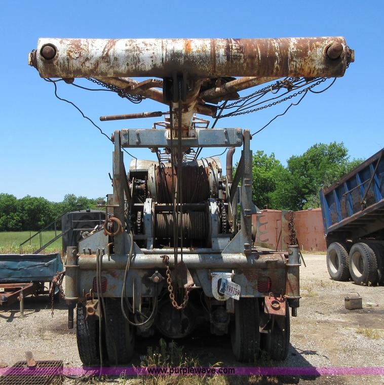 image for item D2475 1981 Marmon TT04C198RM workover rig