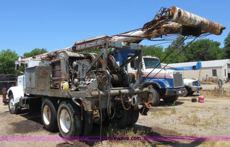 image for item D2475 1981 Marmon TT04C198RM workover rig