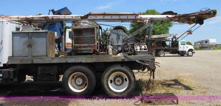 image for item D2475 1981 Marmon TT04C198RM workover rig