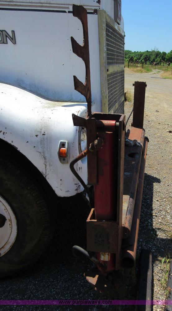 image for item D2475 1981 Marmon TT04C198RM workover rig