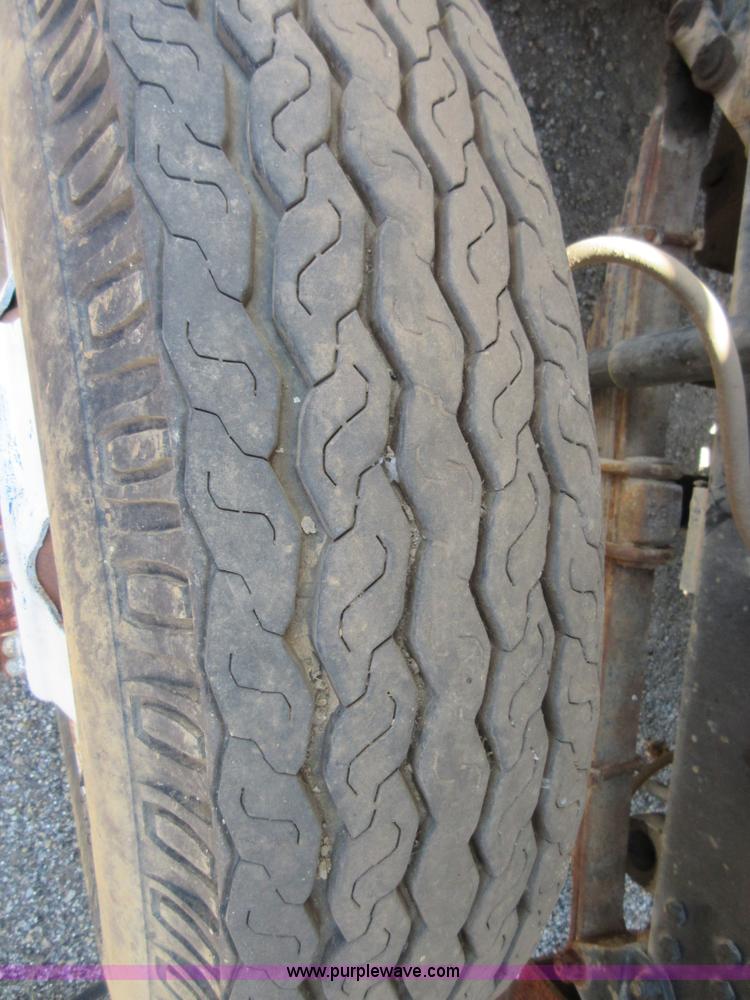 image for item D2475 1981 Marmon TT04C198RM workover rig