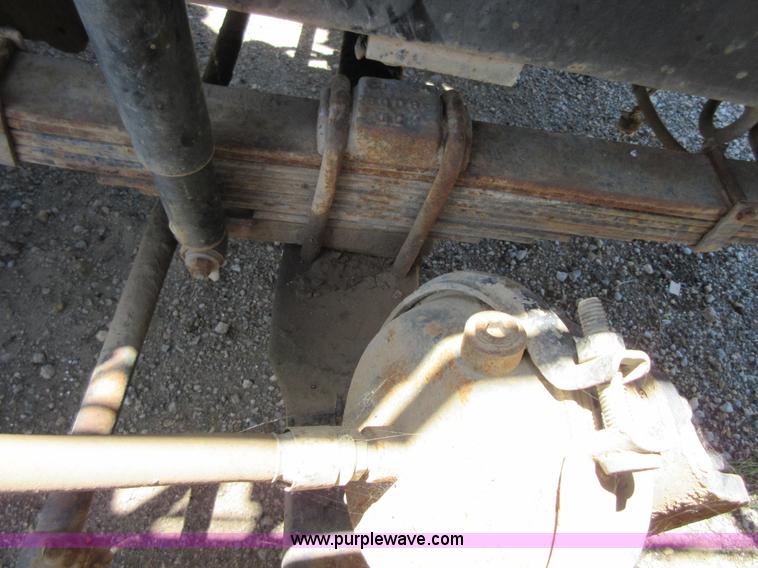 image for item D2475 1981 Marmon TT04C198RM workover rig