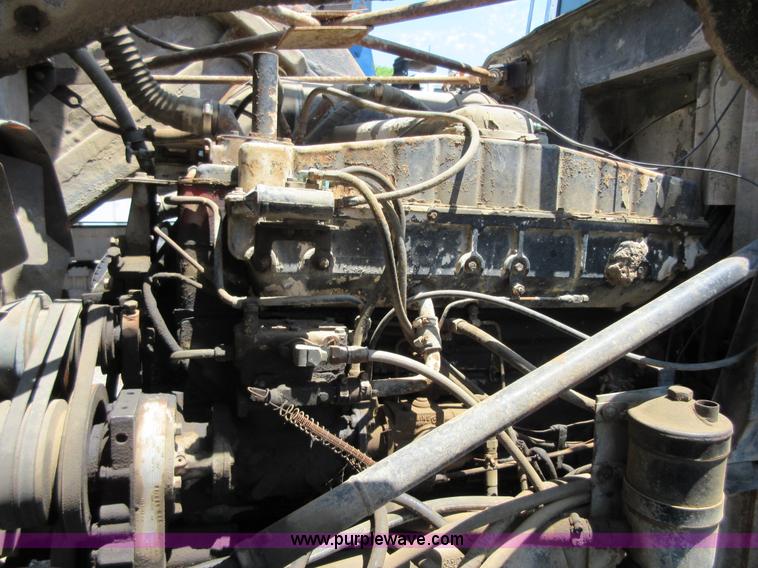 image for item D2475 1981 Marmon TT04C198RM workover rig