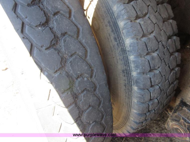 image for item D2475 1981 Marmon TT04C198RM workover rig