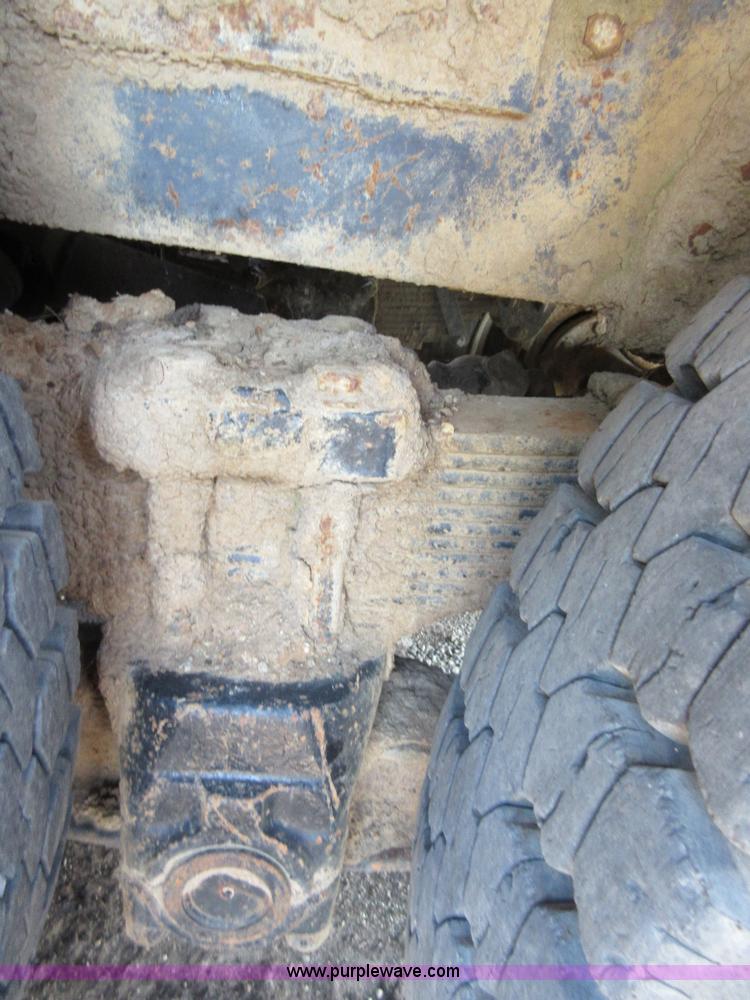 image for item D2475 1981 Marmon TT04C198RM workover rig