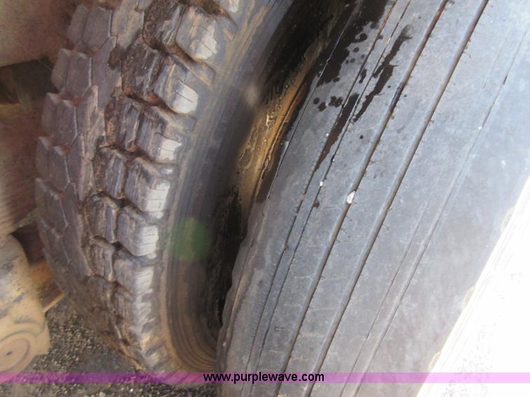 image for item D2475 1981 Marmon TT04C198RM workover rig