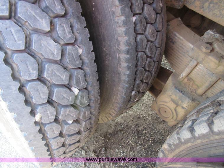 image for item D2475 1981 Marmon TT04C198RM workover rig