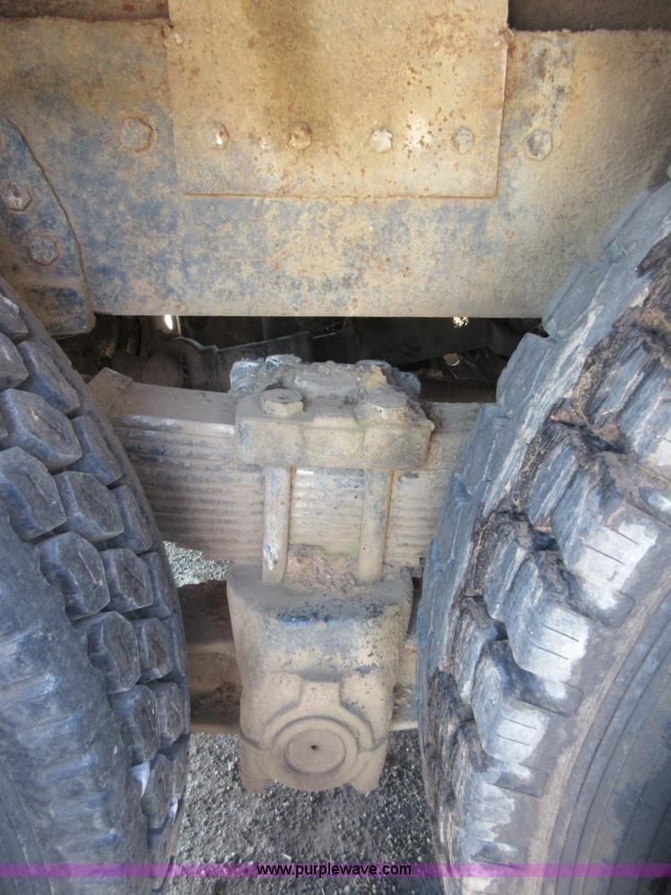 image for item D2475 1981 Marmon TT04C198RM workover rig