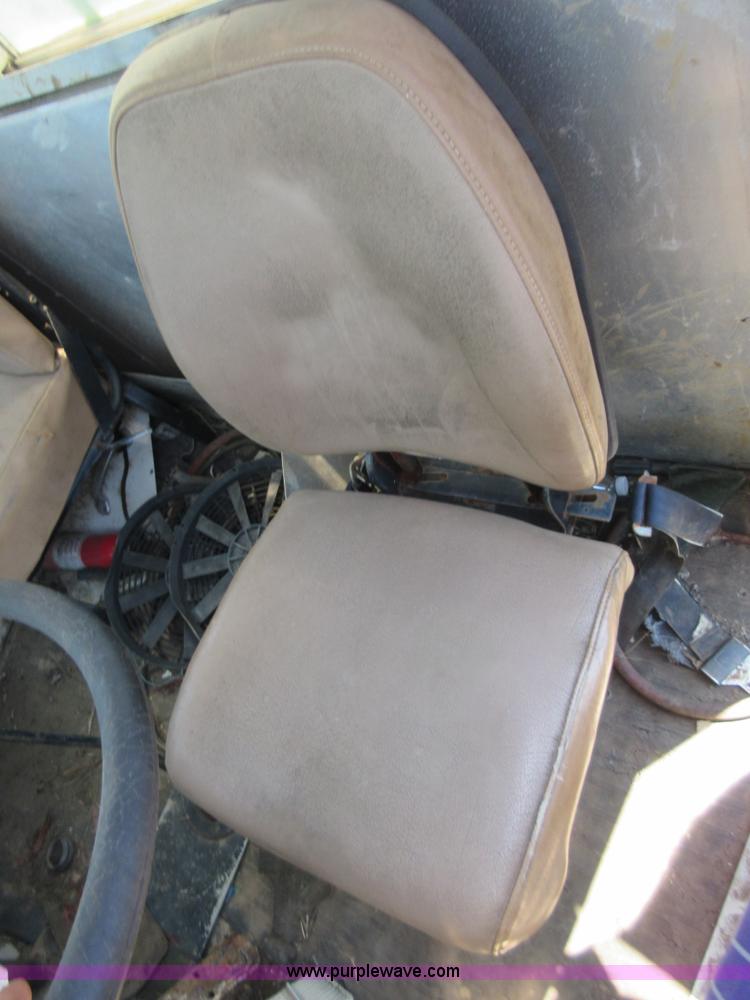 image for item D2475 1981 Marmon TT04C198RM workover rig