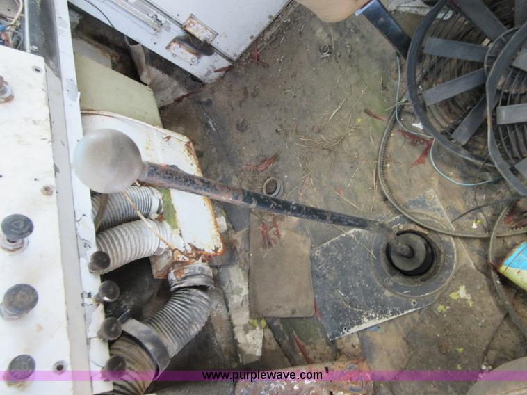 image for item D2475 1981 Marmon TT04C198RM workover rig