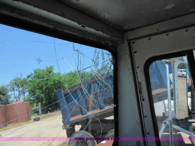 image for item D2475 1981 Marmon TT04C198RM workover rig