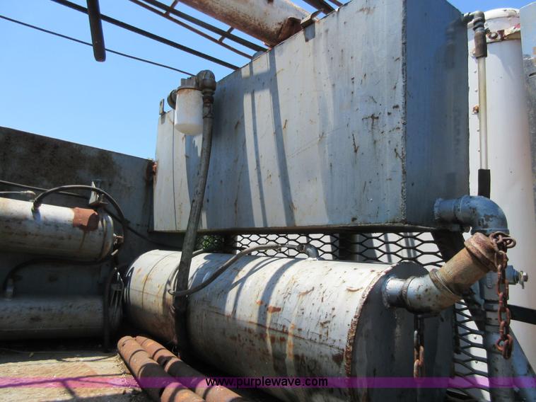 image for item D2475 1981 Marmon TT04C198RM workover rig