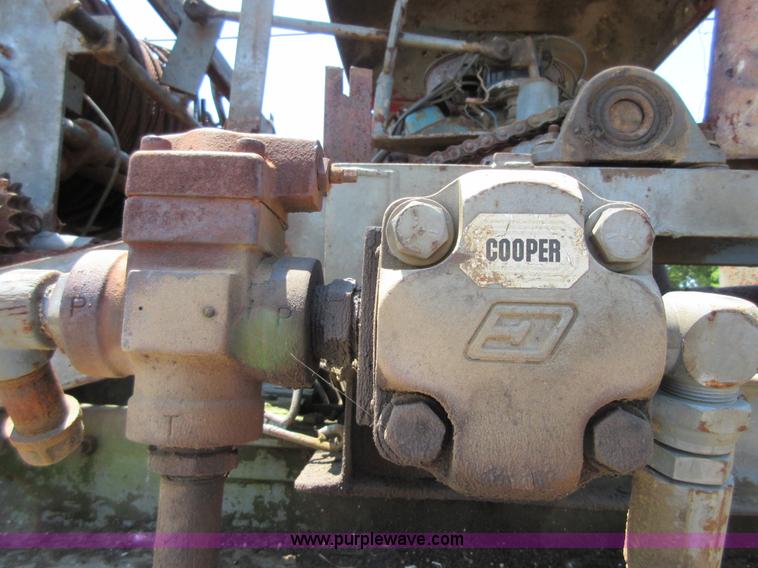 image for item D2475 1981 Marmon TT04C198RM workover rig