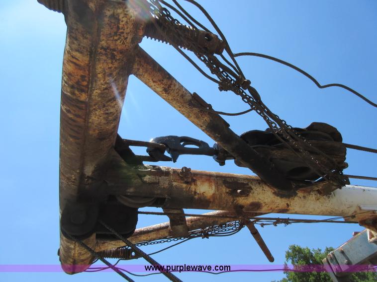 image for item D2475 1981 Marmon TT04C198RM workover rig