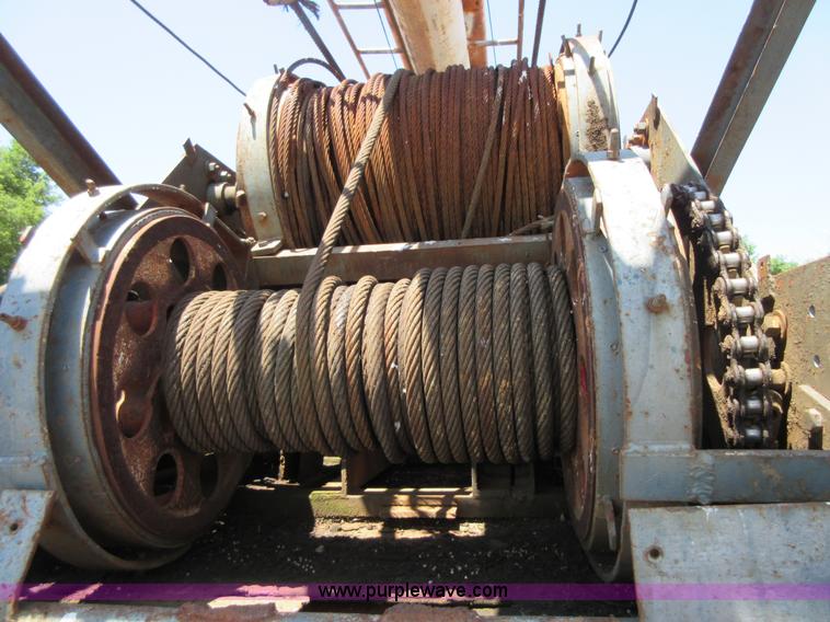 image for item D2475 1981 Marmon TT04C198RM workover rig