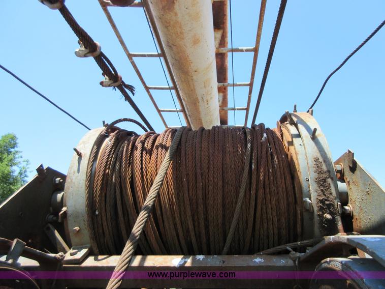 image for item D2475 1981 Marmon TT04C198RM workover rig