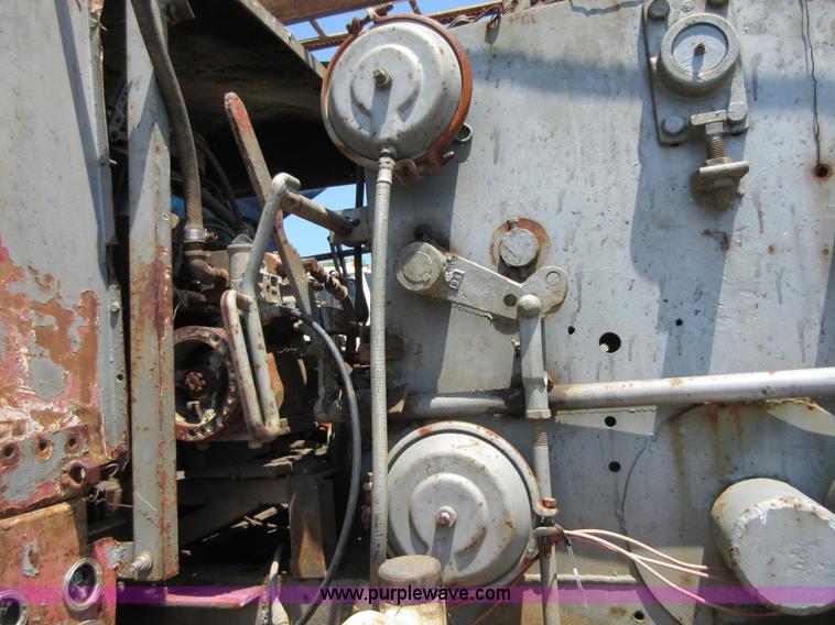 image for item D2475 1981 Marmon TT04C198RM workover rig