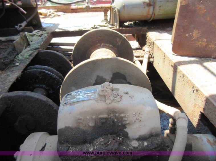 image for item D2475 1981 Marmon TT04C198RM workover rig