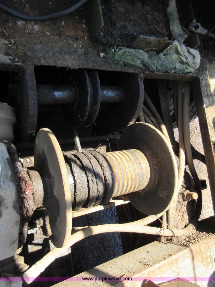 image for item D2475 1981 Marmon TT04C198RM workover rig