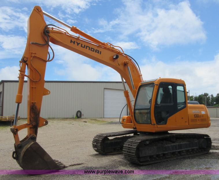 image for item D2491 1995 Hyundai R130LC-3 excavator