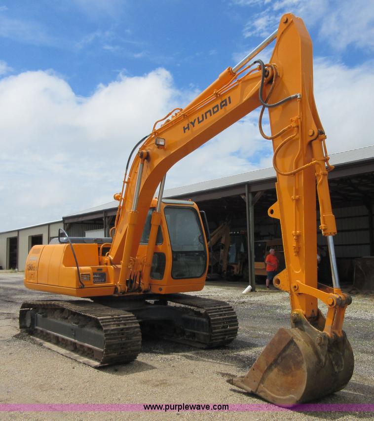 image for item D2491 1995 Hyundai R130LC-3 excavator