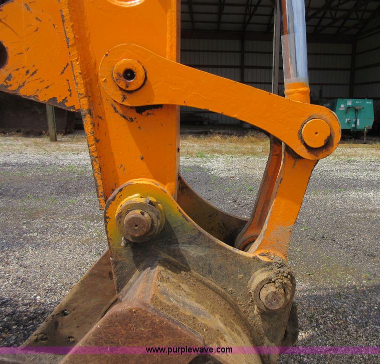 image for item D2491 1995 Hyundai R130LC-3 excavator