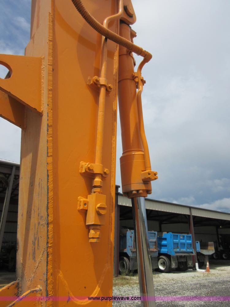 image for item D2491 1995 Hyundai R130LC-3 excavator