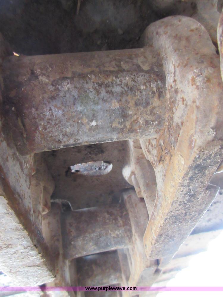 image for item D2491 1995 Hyundai R130LC-3 excavator