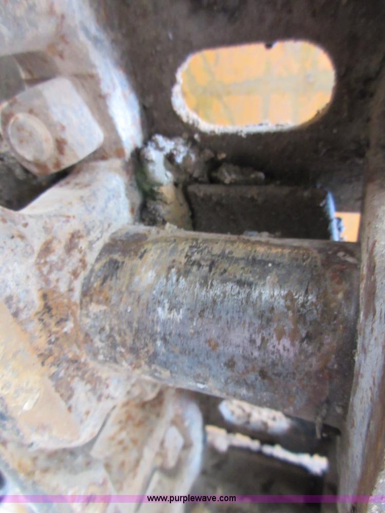 image for item D2491 1995 Hyundai R130LC-3 excavator