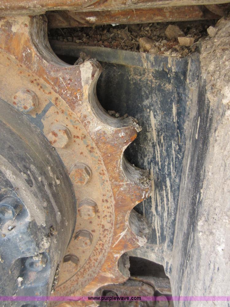 image for item D2491 1995 Hyundai R130LC-3 excavator