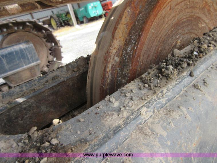 image for item D2491 1995 Hyundai R130LC-3 excavator