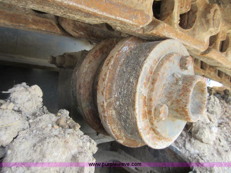 image for item D2491 1995 Hyundai R130LC-3 excavator