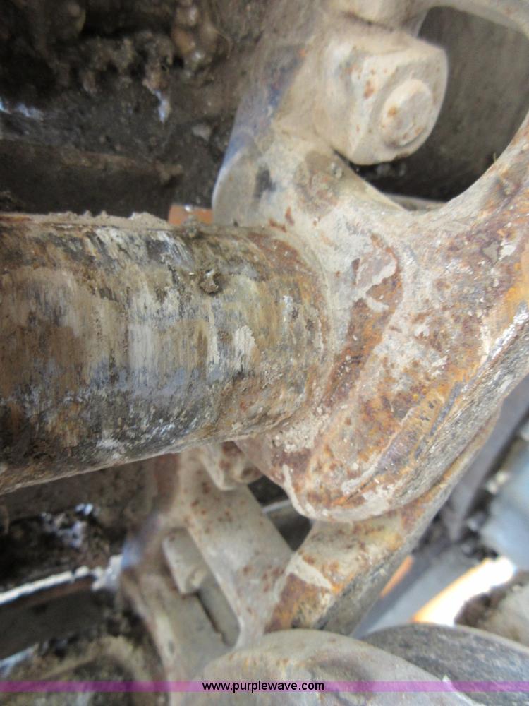 image for item D2491 1995 Hyundai R130LC-3 excavator