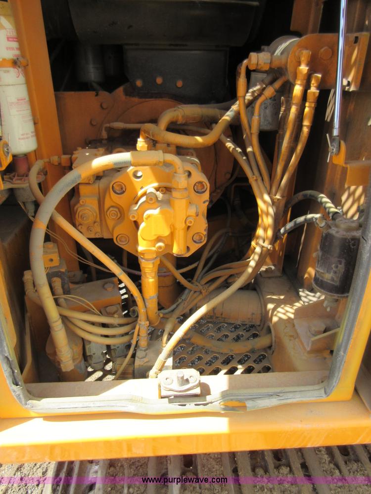 image for item D2491 1995 Hyundai R130LC-3 excavator