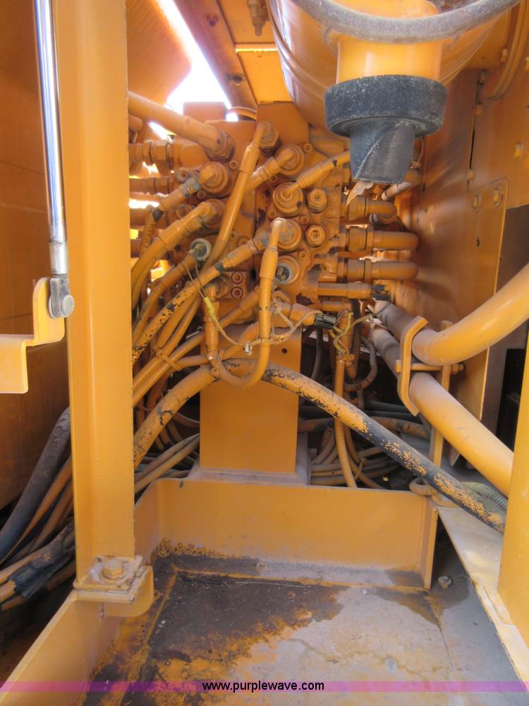 image for item D2491 1995 Hyundai R130LC-3 excavator