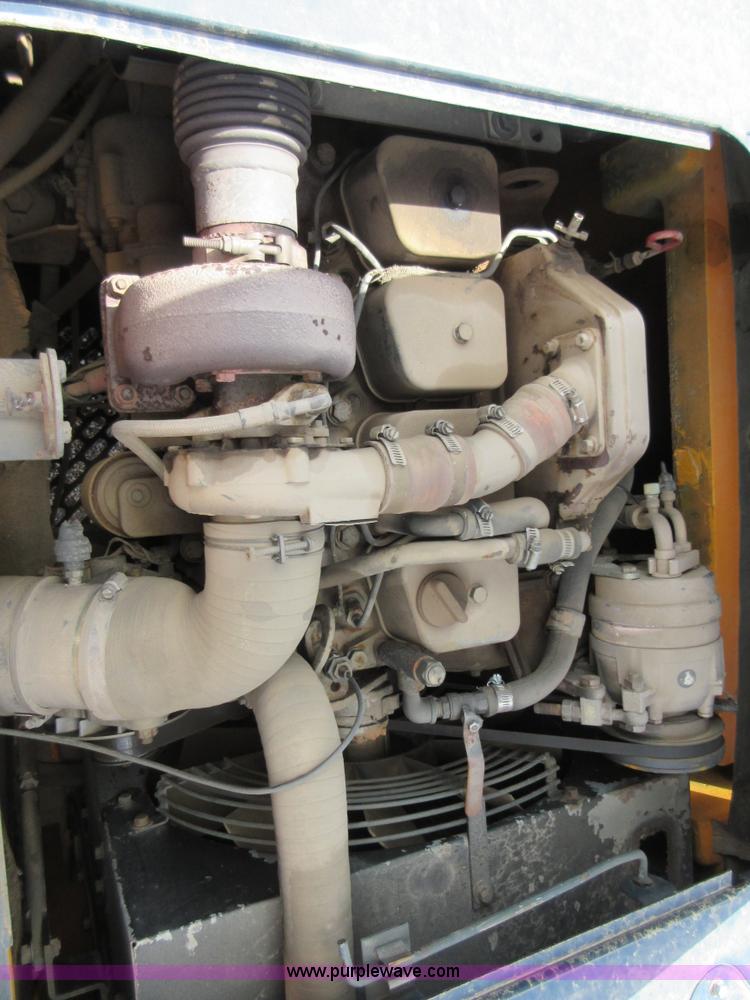 image for item D2491 1995 Hyundai R130LC-3 excavator