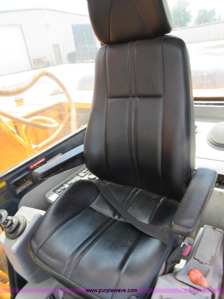 image for item D2491 1995 Hyundai R130LC-3 excavator