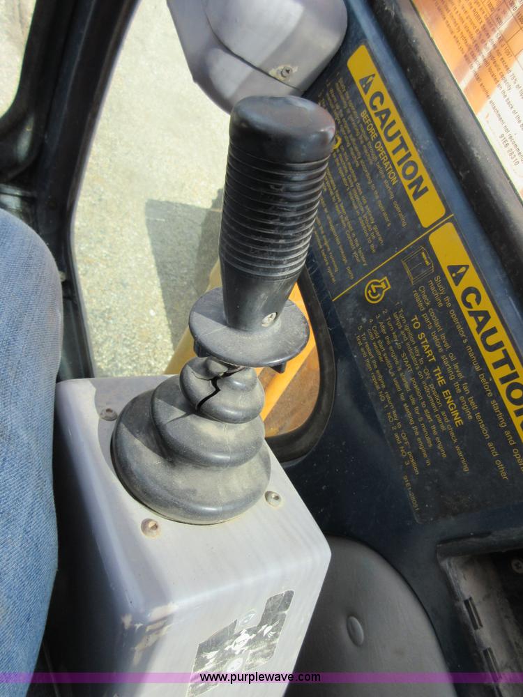 image for item D2491 1995 Hyundai R130LC-3 excavator