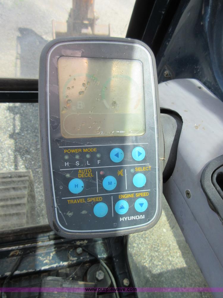 image for item D2491 1995 Hyundai R130LC-3 excavator