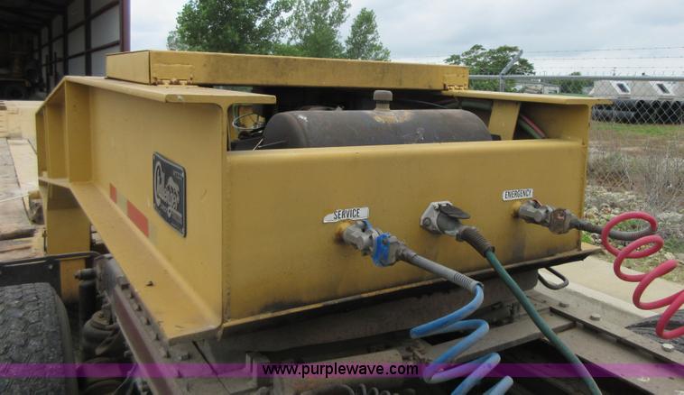 image for item D2492 2001 Witzco Challenger RG-50 lowboy trailer