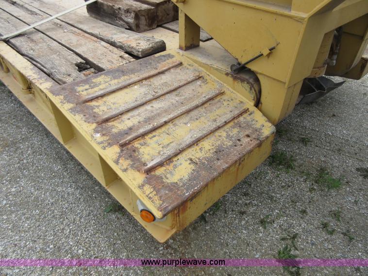 image for item D2492 2001 Witzco Challenger RG-50 lowboy trailer
