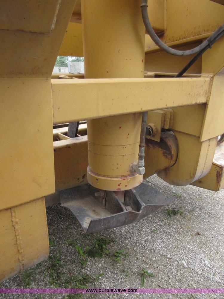 image for item D2492 2001 Witzco Challenger RG-50 lowboy trailer