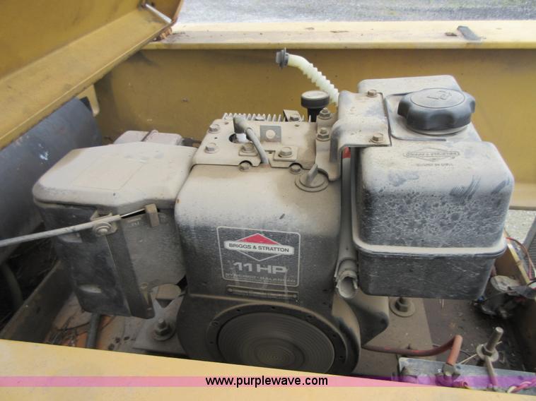 image for item D2492 2001 Witzco Challenger RG-50 lowboy trailer