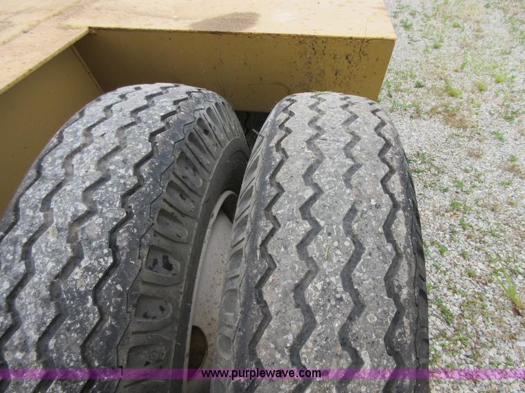 image for item D2492 2001 Witzco Challenger RG-50 lowboy trailer